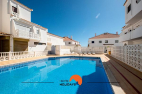 #007 Foxy W by Home Holidays